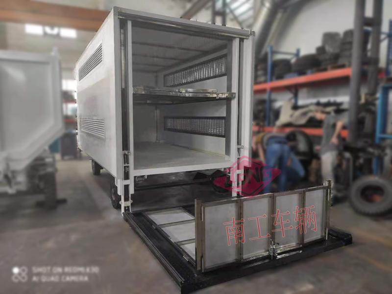 5吨厢式乐竞（中国）带垂直升降尾板工具拖车
