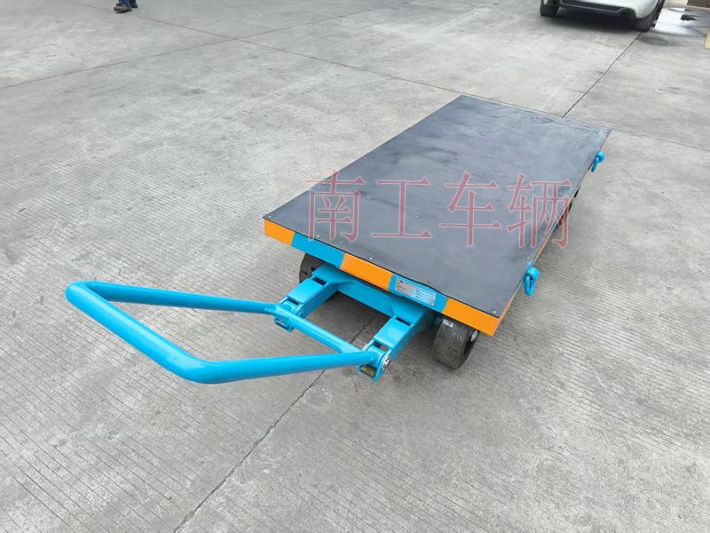 3吨小型乐竞（中国） 带橡胶垫工具车