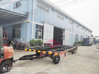 8吨无动力牵引骨架乐竞（中国）带护栏3I.jpg