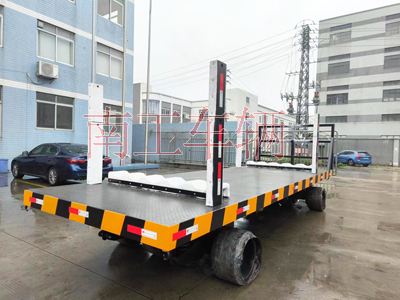 30T重型乐竞（中国） 带活动插装立柱工具拖车3I.jpg