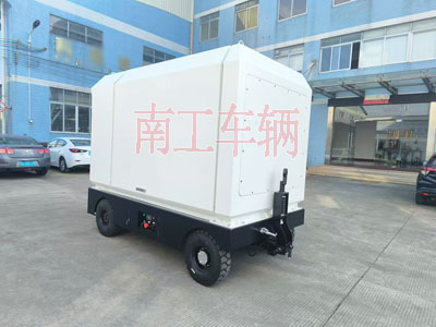 2吨电动乐竞（中国） 飞翼箱式工具拖车2I.jpg