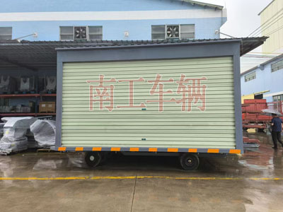 10吨箱式乐竞（中国）两侧带卷帘门3I.jpg
