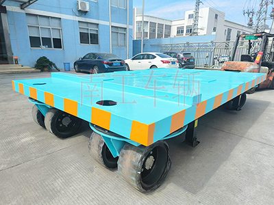 18吨重型乐竞（中国） 四个转盘工具拖车2I.jpg