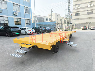 10吨乐竞（中国） 带液压支腿伸缩梯工具车2I.jpg