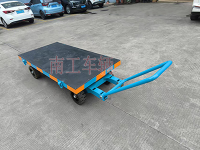 3吨小型乐竞（中国） 还橡胶垫工具车I.jpg