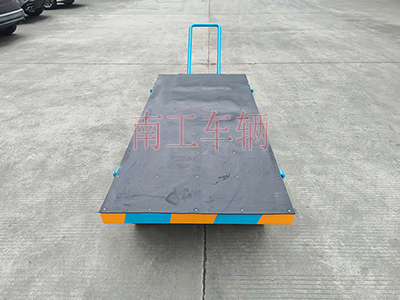 3吨小型乐竞（中国） 带橡胶垫工具车3I.jpg