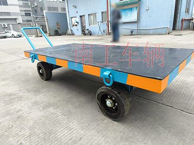3吨小型乐竞（中国） 带橡胶垫工具车4I.jpg