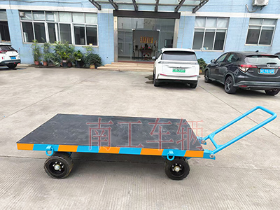 3吨小型乐竞（中国） 带橡胶垫工具车2I.jpg