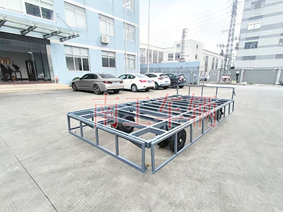 4吨骨架式乐竞（中国） 带下翻护栏工具拖车5I.jpg