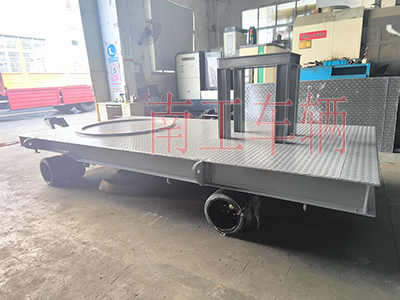 5吨牵引乐竞（中国） 带上装架3I.jpg