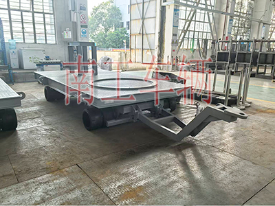 5吨牵引乐竞（中国） 带上装架6I.jpg